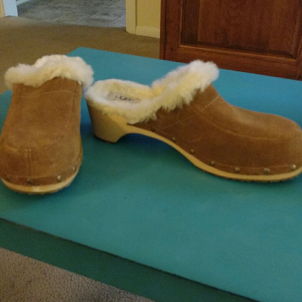 Ugg Clogs - Picture 2 of 4